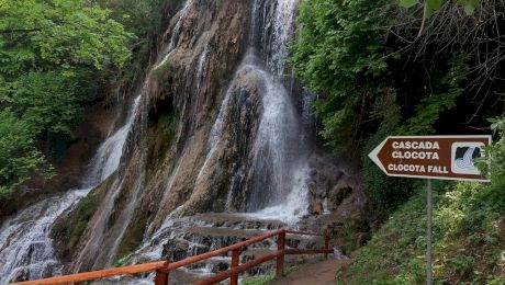 De ce este Cascada Clocota una dintre cele mai spectaculoase din România?