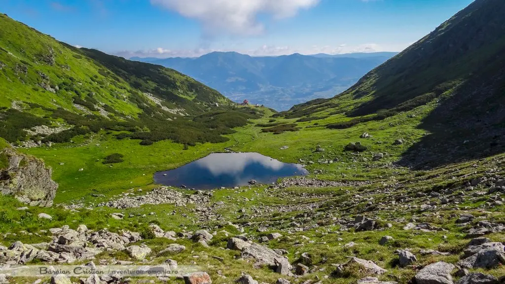 Cum arată lacul din România care are forma… României?