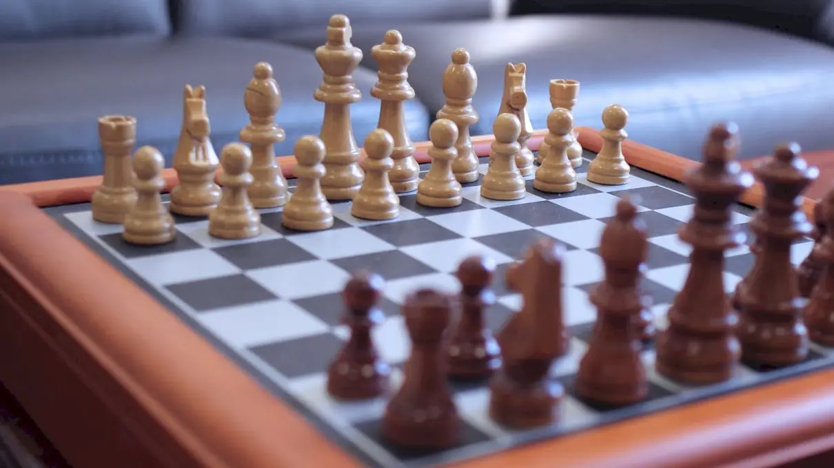 Cum se mută piesele la șah? Cum se poate termina un joc de șah?