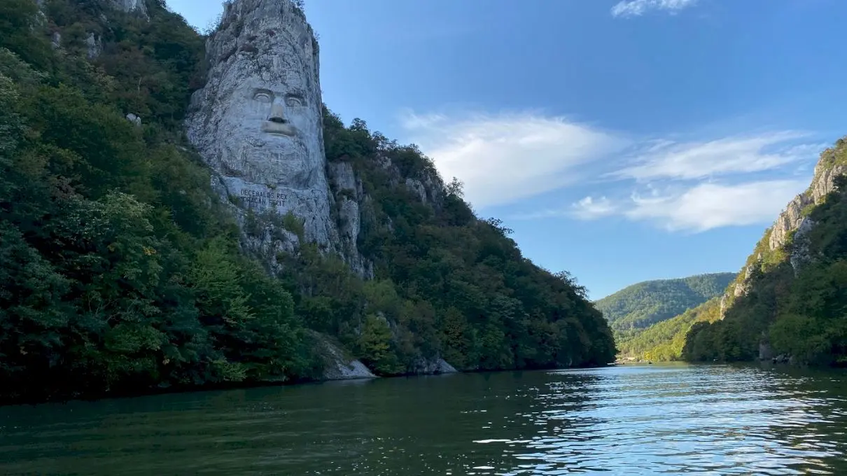 Este adevărat că Dunărea nu a fost tot timpul navigabilă și oamenii care veneau cu vaporul mergeau și pe jos?