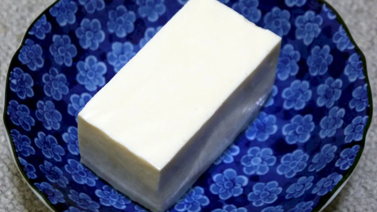 Ce este tofu? Cât de sănătoasă este brânza tofu?