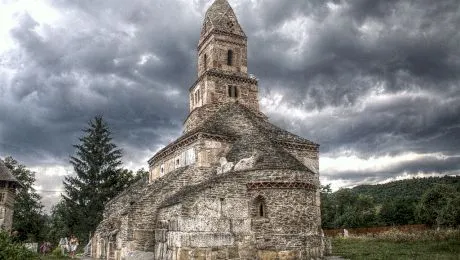 Care este cel mai vechi lăcaș de cult de piatră din România?