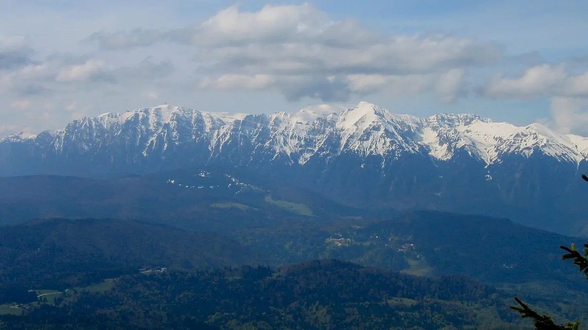 Care este cel mai înalt loc din România populat permanent?