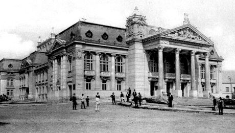 Care a fost prima piesă de teatru în limba română și unde s-a jucat?