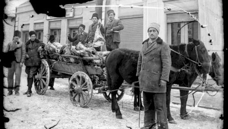 E adevărat că în perioada interbelică țăranii români dormeau cu animalele în casă?