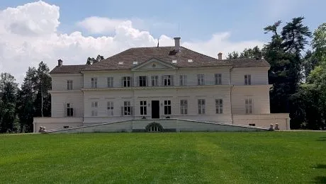 Care este povestea castelului regal de la Săvârșin? Când a fost construit?