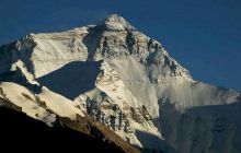 Care este cel mai înalt munte din lume și unde se află?