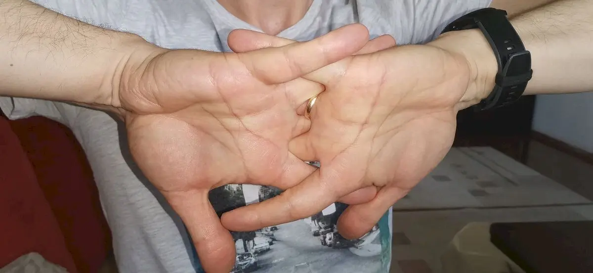 Ce se întâmplă dacă îți trosnești degetele?