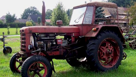 Câte tractoare producea pe zi Uzina Tractorul în perioada ei de glorie?
