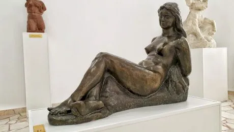 Artistul cu o mână. Cine este celebrul artist român care a sculptat numai cu o mână?