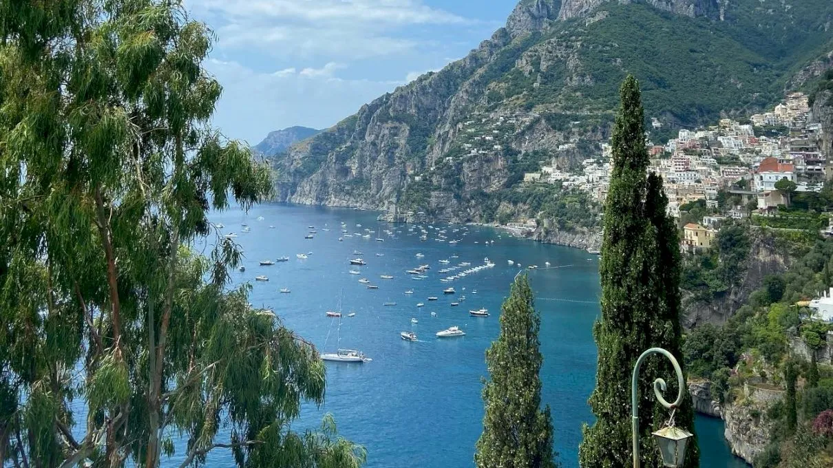 Vrei să vizitezi Coasta Amalfi? Ce trebuie să știi despre Coasta Amalfi înainte să ajungi în Italia?