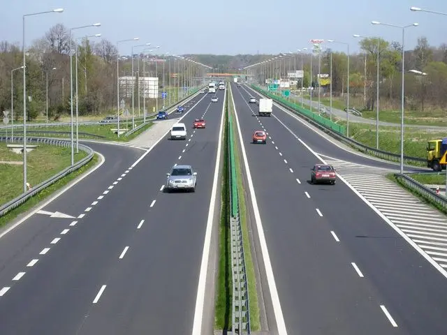 Care sunt diferențele dintre un drum express și o autostradă?