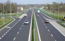 Care sunt diferențele dintre un drum express și o autostradă?