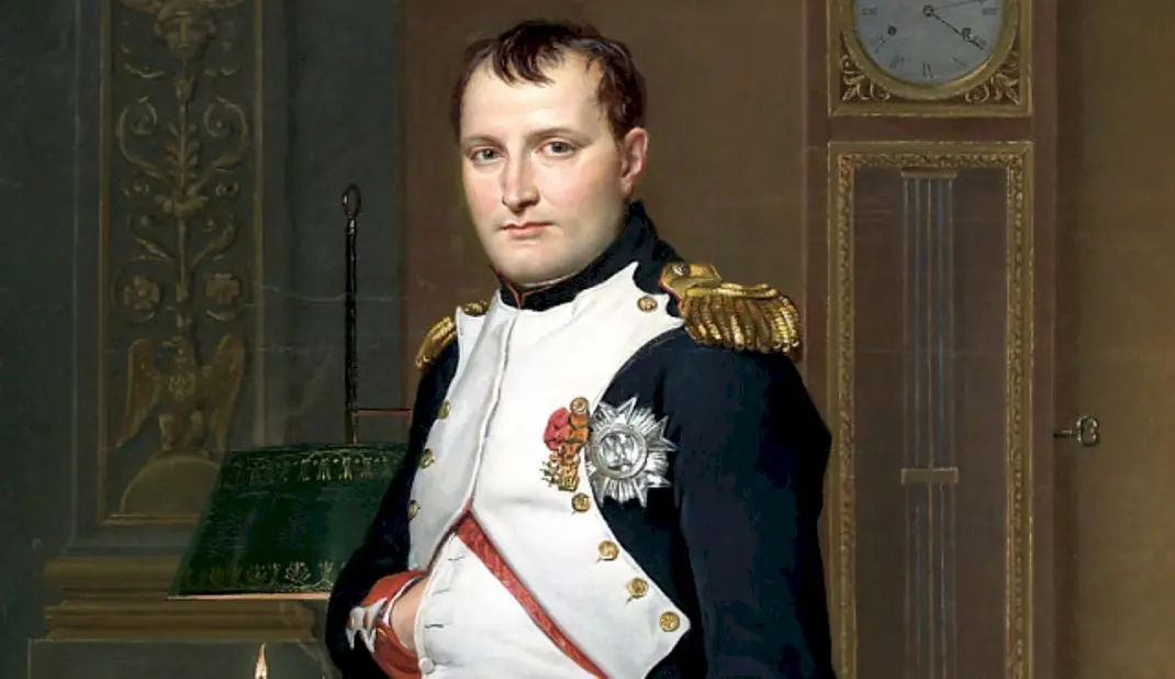 De ce în multe picturi Napoleon ține mâinile în buzunare?