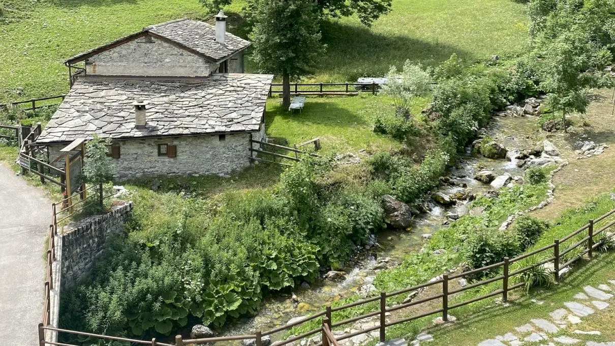 De unde vine expresia „pe Apa Sâmbetei” și ce semnificație are?