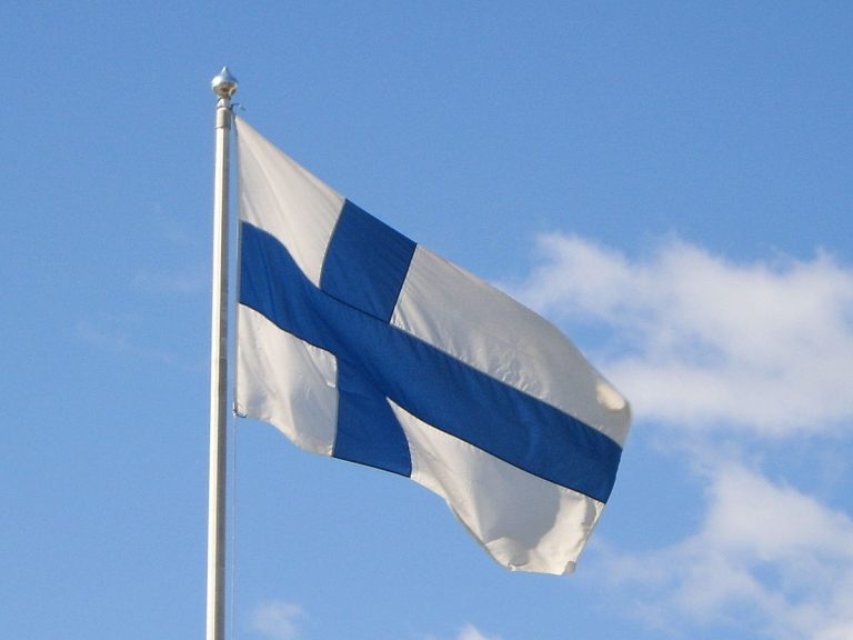 Steag Alb Cu Cruce Rosie De ce steagurile ??rilor scandinave au o cruce desenat? pe ele?