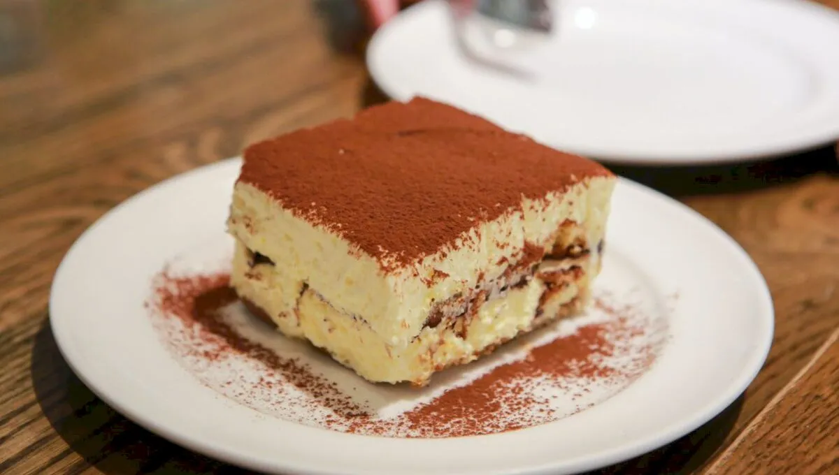 Care este originea desertului Tiramisu? Ce înseamnă numele „Tiramisu”?