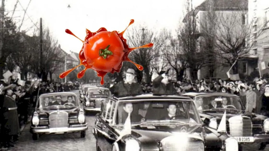 Cum a reacționat Ceaușescu când peste 1.000 de români au aruncat cu roșii și ouă în mașina sa?