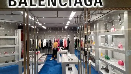 Balenciaga: Ce trebuie să știi despre istoria acestui brand de lux