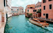 Veneția paradoxului: așezarea romantică și mitul orașului urât mirositor