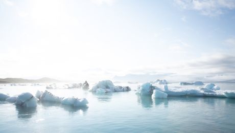 Ce se găsește sub gheața din Groenlanda?