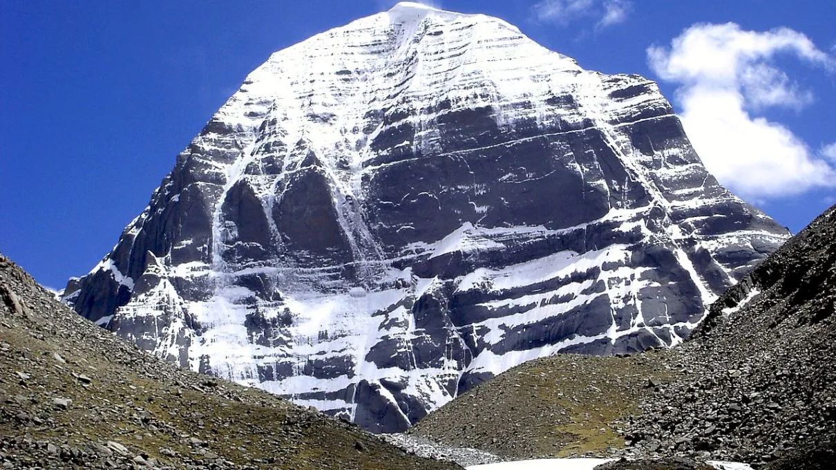 De ce nu urcă nimeni în vârful Muntelui Kailash din Tibet?