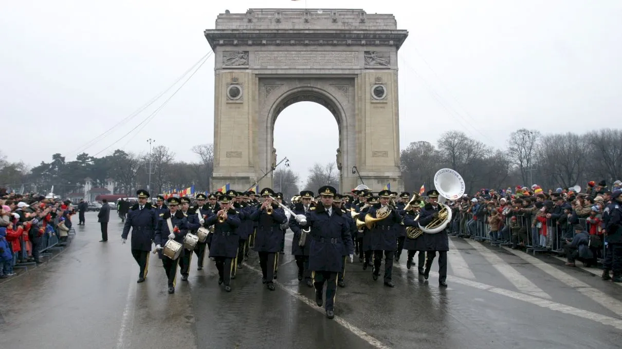 Pierdere de timp și bani. De ce facem paradă pe 1 Decembrie? România, depășită militar de Myanmar