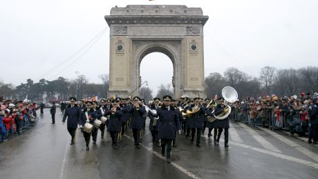 Pierdere de timp și bani. De ce facem paradă pe 1 Decembrie? România, depășită militar de Myanmar