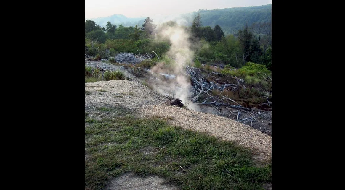 Care este orașul care arde de peste 50 de ani?