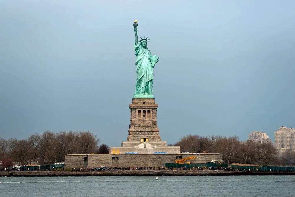 De ce Statuia Libertății nu se află, teritorial, în New York?