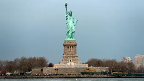 De ce Statuia Libertății nu se află, teritorial, în New York?