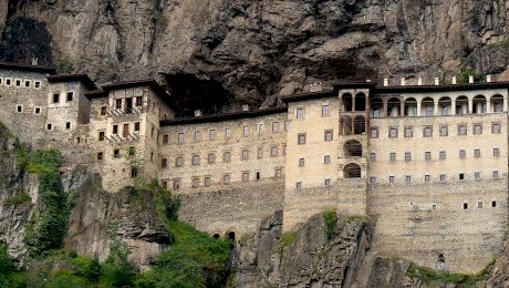 Povestea construcției mănăstirii ortodoxe Sumela din Turcia. Imagini fabuloase!