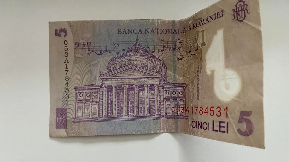 Cum „sună” bancnota de 5 lei? Melodia de pe bancnota de 5 lei