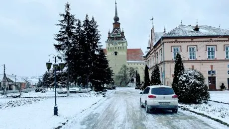 De ce ating polițiștii farul sau stopul mașinii atunci când opresc un șofer?