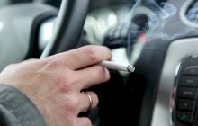 Cum scapi de mirosul de fum de țigară din mașină?