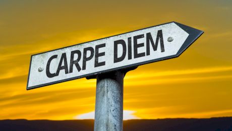 Cine a spus „carpe diem”? „Carpe diem” nu înseamnă „trăiește clipa”!