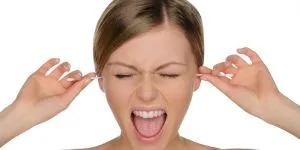 De ce nu este indicat să folosim bețisoare pentru urechi?