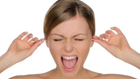 De ce nu este indicat să folosim bețisoare pentru urechi?