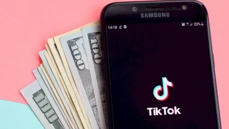 Se fac bani din TikTok? Cu cât sunt plătite 1.000 de vizualizări?