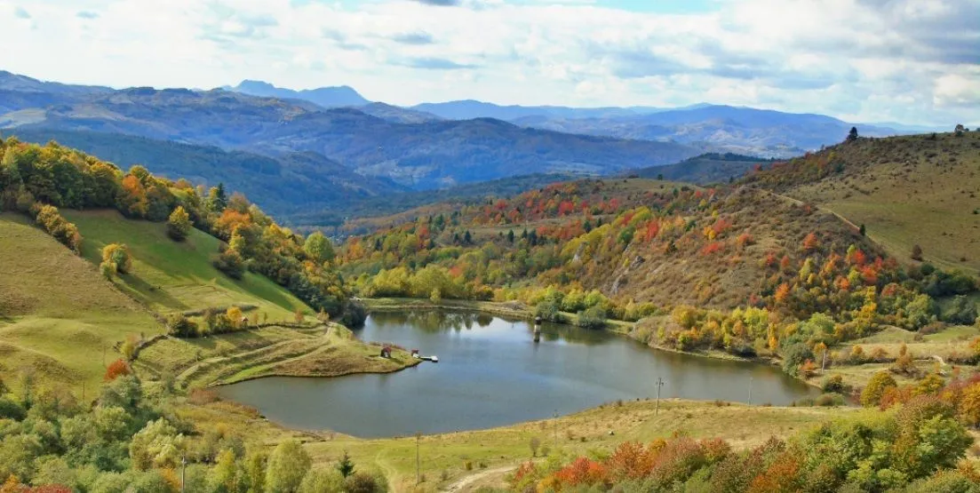 Lacul în formă de inimă din Roșia Montană. Cum se numește și când a fost creat?