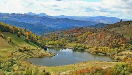 Lacul în formă de inimă din Roșia Montană. Cum se numește și când a fost creat?