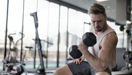 E adevărat că bărbații musculoși nu sunt foarte deștepți?