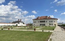 Locuri de vizitat lângă București. De la Palatul Mogoșoaia, la Domeniul Știrbey sau Laguna Verde