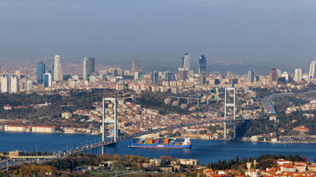 Când și-a schimbat orașul Constantinopol numele în Istanbul?