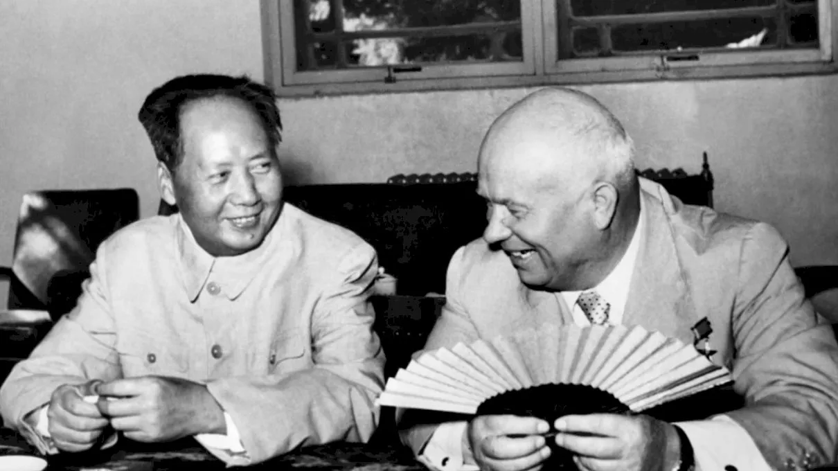 Rusul umilit! Cum i-a dat peste nas Mao Zedong rusului Nikita Hrușciov?