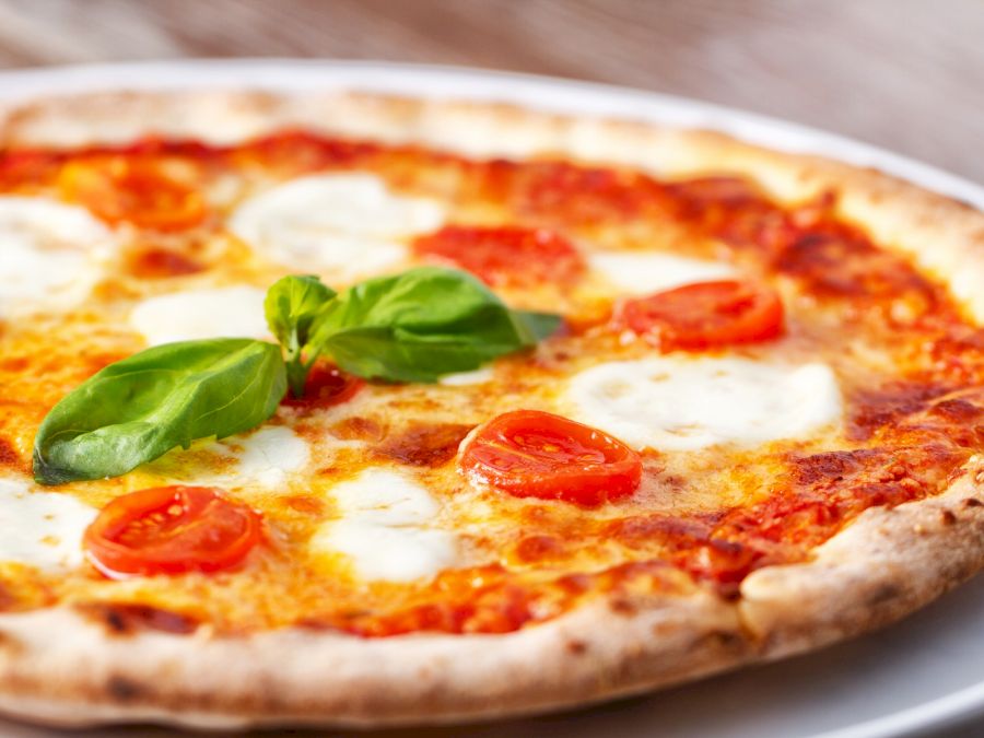 Pizza margherita.