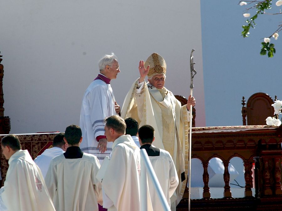 Papa Benedict al XVI-lea