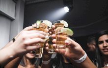 Este adevărat că te îmbeți mai repede dacă amesteci băuturile alcoolice?
