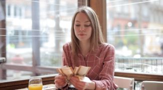 Cum să-ți negociezi salariul în 2026: Frazele exacte pe care să le folosești ca să nu fii refuzat