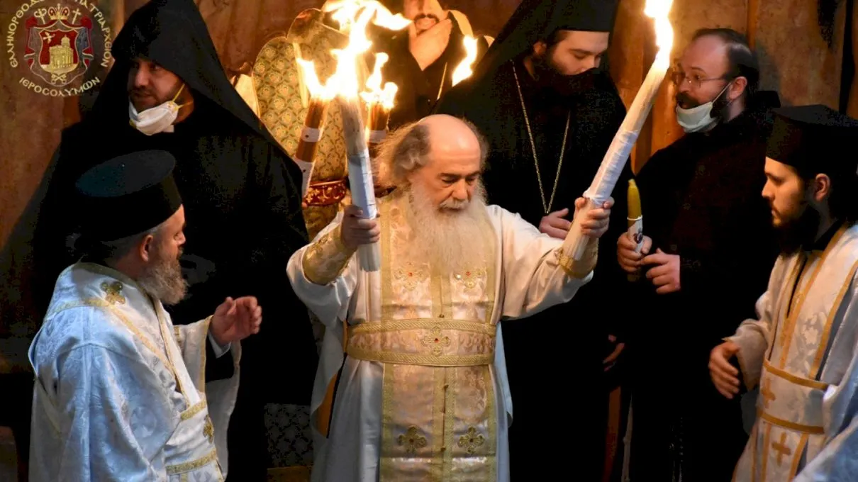 Lumina Sfântă de la Ierusalim. Cum este verificat preotul care intră în Mormântul Sfânt să nu aibă nicio sursă de lumină la el?
